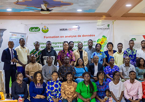 𝗛𝗲𝗮𝗹𝘁𝗵, 𝗔𝗴𝗿𝗼𝗻𝗼𝗺𝘆, 𝗮𝗻𝗱 𝗘𝗻𝘃𝗶𝗿𝗼𝗻𝗺𝗲𝗻𝘁  𝗟𝗔𝗕𝗘𝗙 𝗧𝗿𝗮𝗶𝗻𝘀 𝟮𝟰𝟬 𝗬𝗼𝘂𝗻𝗴 𝗥𝗲𝘀𝗲𝗮𝗿𝗰𝗵𝗲𝗿𝘀 𝗶𝗻 𝗦𝗽𝗮𝘁𝗶𝗮𝗹 𝗥𝗲𝗴𝗿𝗲𝘀𝘀𝗶𝗼𝗻 𝗠𝗼𝗱𝗲𝗹𝘀 𝗨𝘀𝗶𝗻𝗴 𝗥